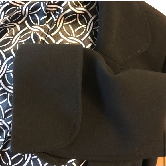 Tahari Arthur S Levine Black 2 Button Blazer Size 10 - Picture 4 of 5
